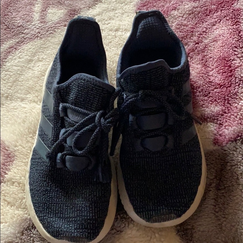 Adidas tenis shoes